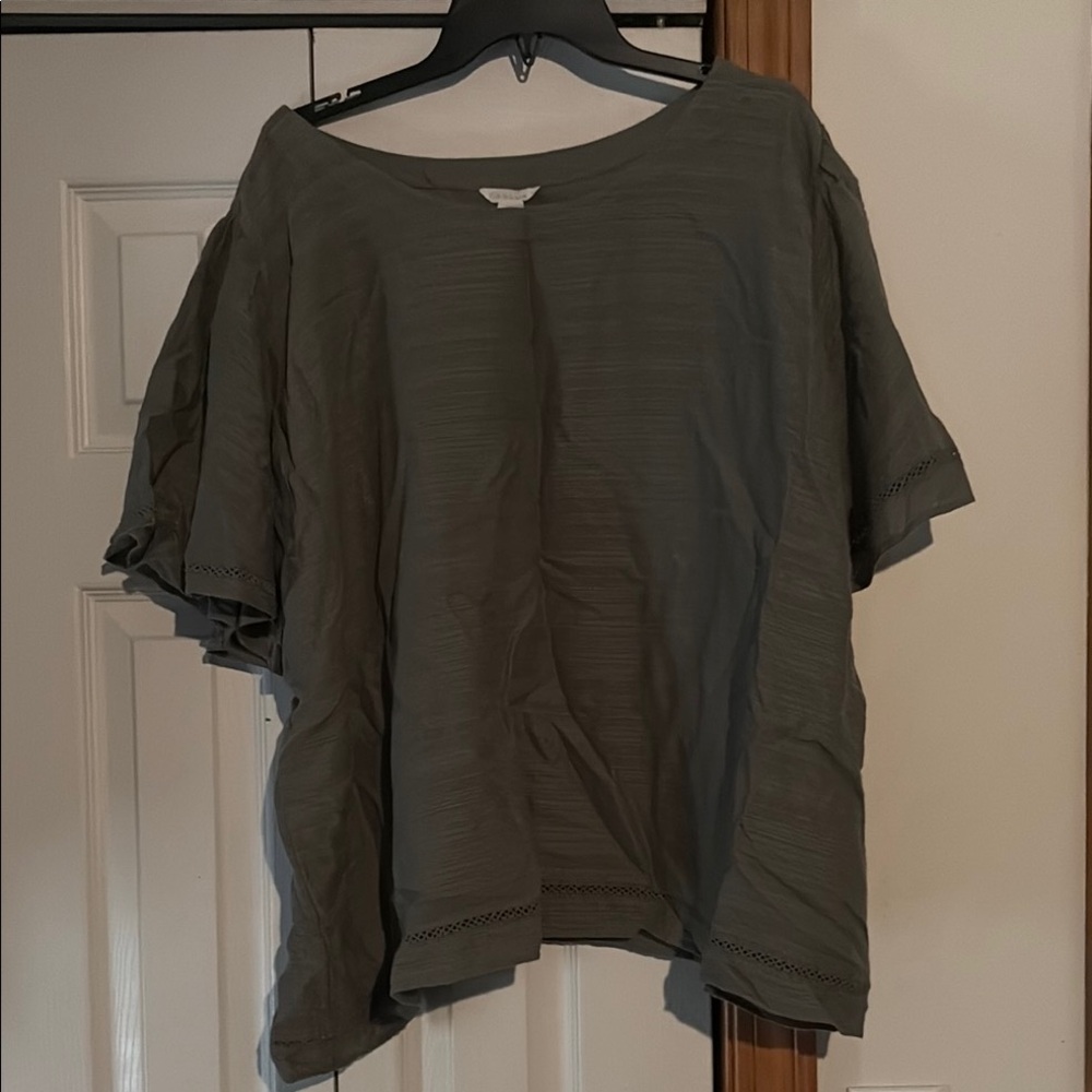 Caslon Green Flutter Sleeve Blouse Relaxed Fit